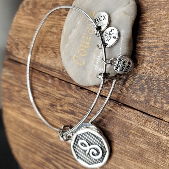 B2839‎ bride squad initial S charm bracelet - Picture 1 of 2